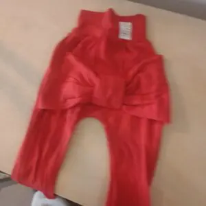 Spodnie bawełniane bezuciskowe z kokardą czerwone (Kopia)